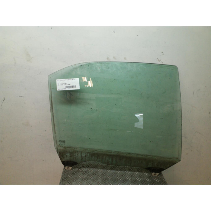 Vitre arriere droit MG ZS 2 Photo n°1
