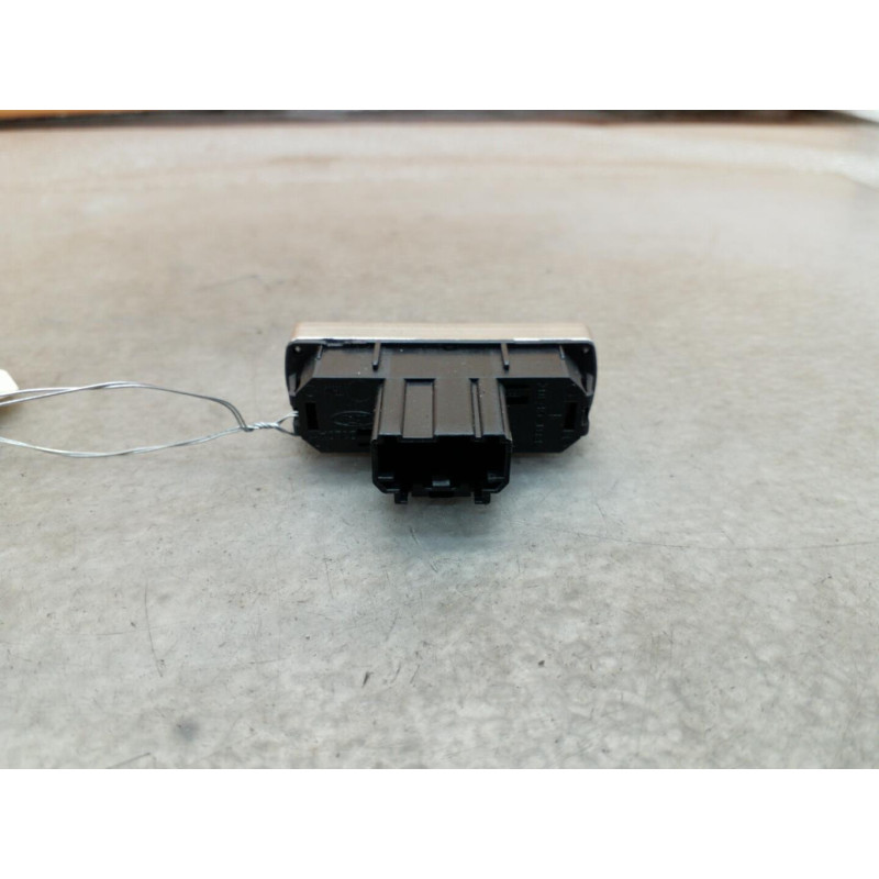Bouton de warning FORD MONDEO 3 Photo n°1