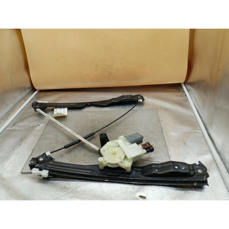 Leve vitre electrique avant droit PEUGEOT 308 2 SW Photo n°1
