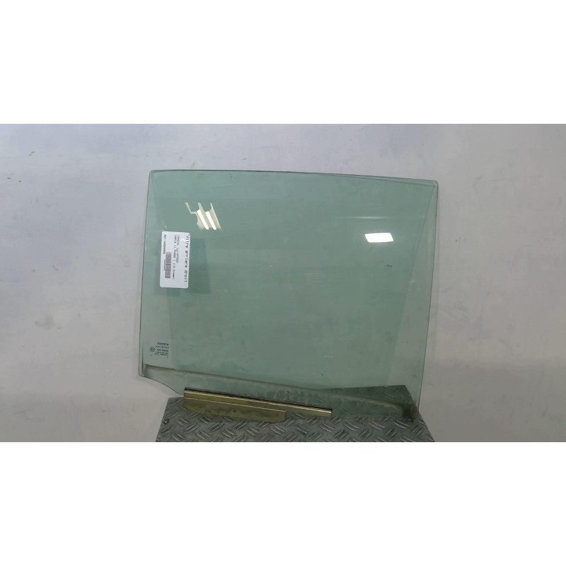 Vitre arriere droit TOYOTA YARIS 2 Photo n°1