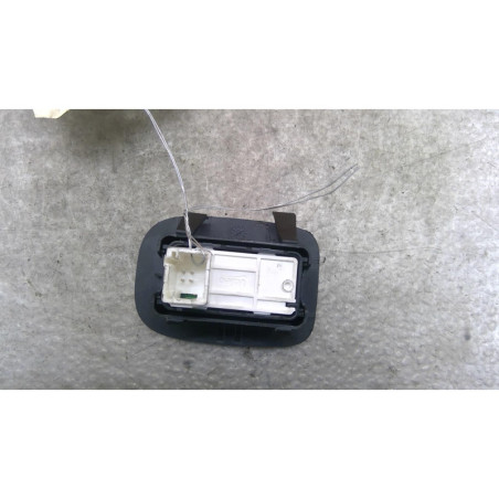 Interrupteur de leve vitre arriere droit PEUGEOT 208 1