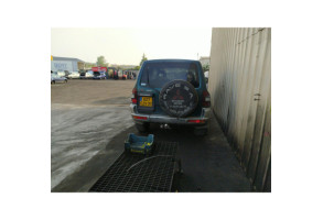 Charniere de capot MITSUBISHI PAJERO 3 Photo n°6