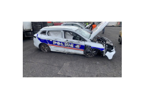 Feu diurne avant gauche RENAULT MEGANE 4 Photo n°8