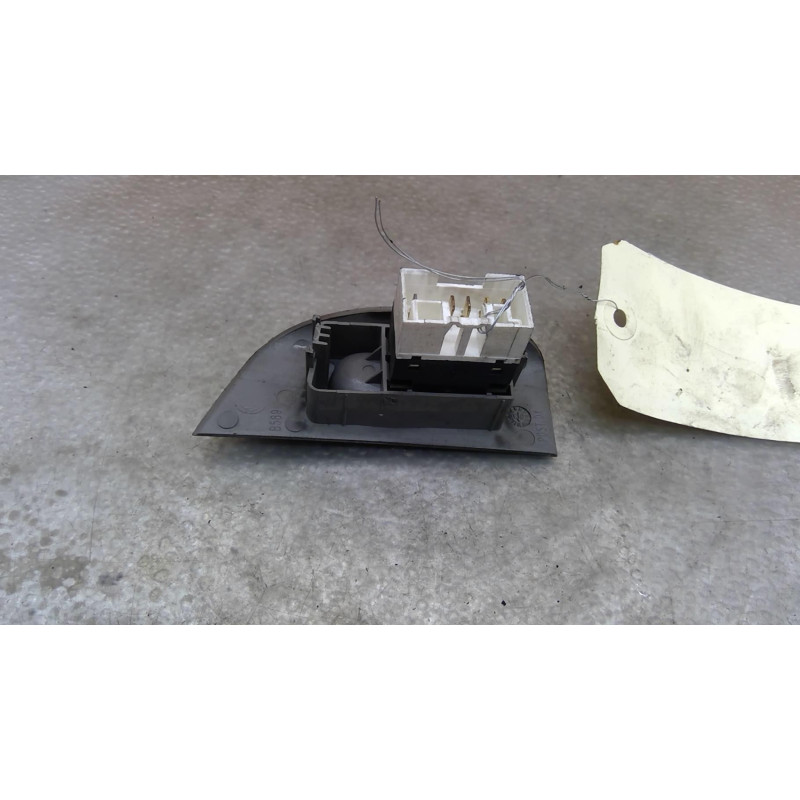 Interrupteur de leve vitre arriere droit FIAT MULTIPLA Photo n°1
