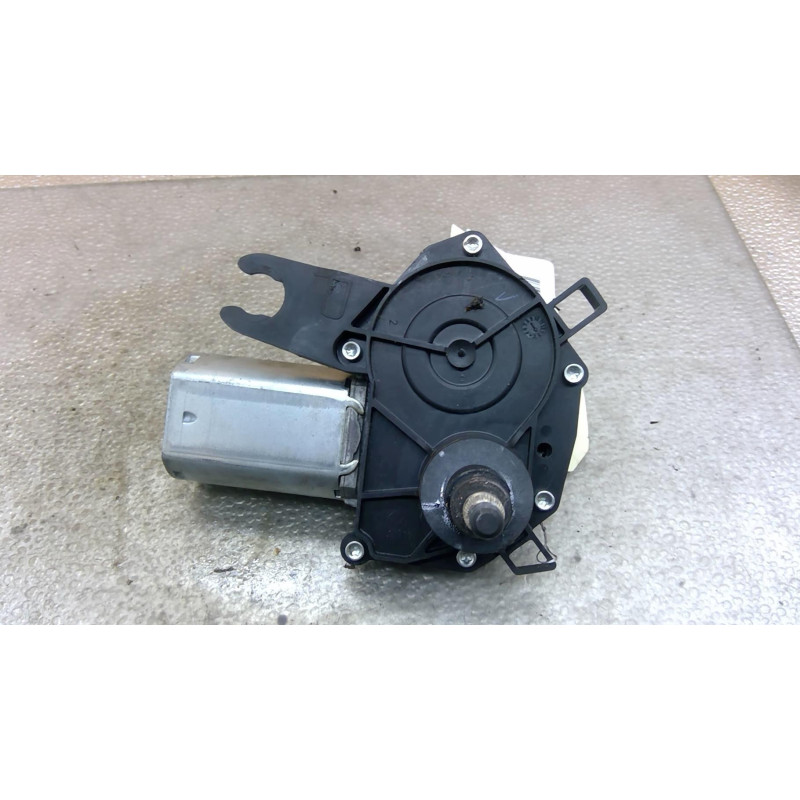 Moteur essuie glace arriere PEUGEOT 107 Photo n°1