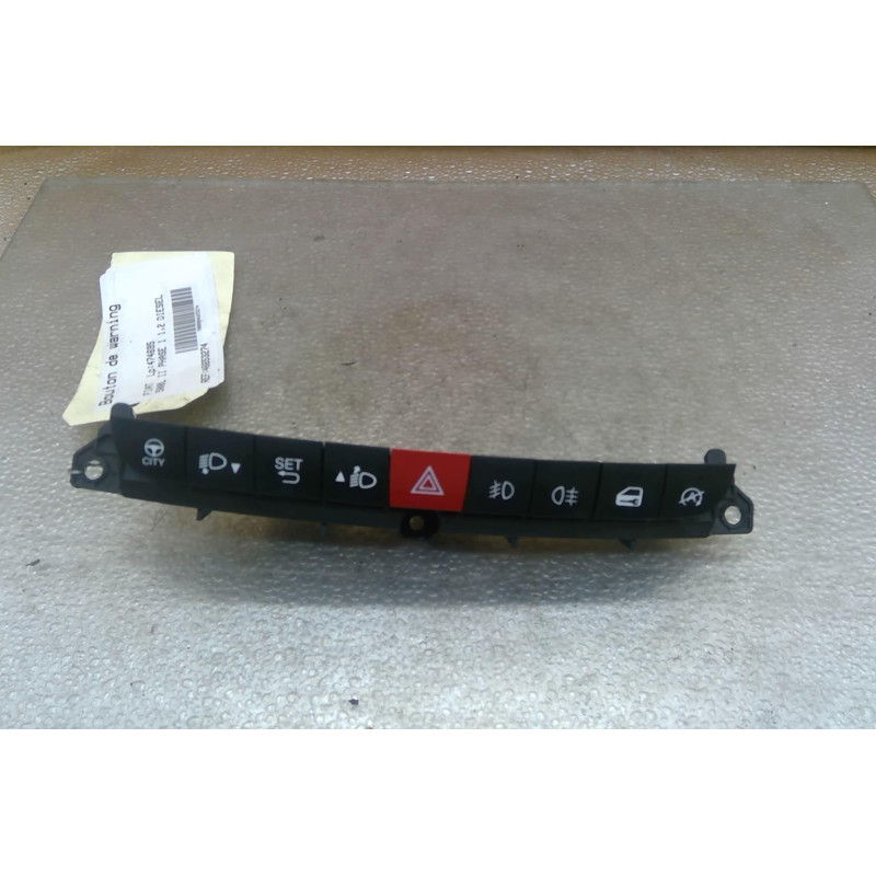 Bouton de warning FIAT 500L Photo n°1