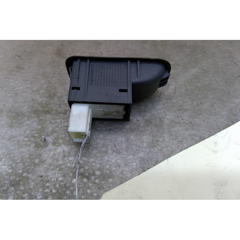 Interrupteur de leve vitre arriere droit SKODA ROOMSTER Photo n°1