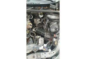 Moteur essuie glace avant TOYOTA VERSO Photo n°9