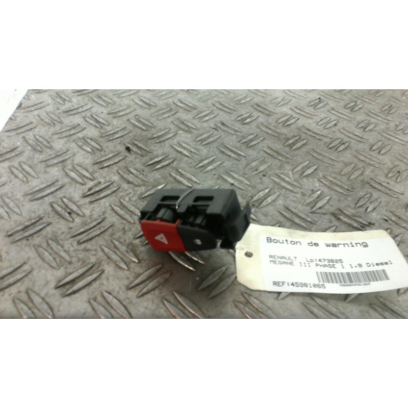 Bouton de warning RENAULT MEGANE 3 Photo n°1