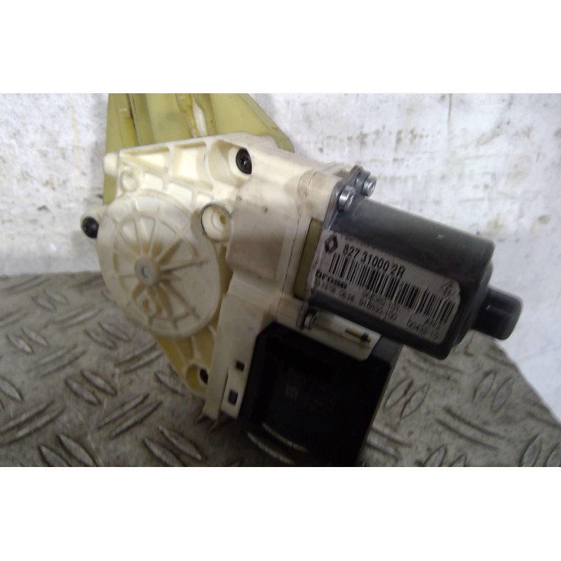 Leve vitre electrique arriere gauche RENAULT MEGANE 3 Photo n°1