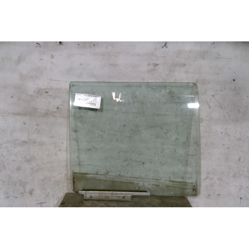 Vitre arriere droit SUZUKI SWIFT 3 Photo n°1