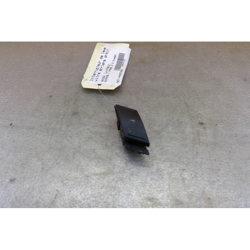 Interrupteur de leve vitre arriere droit SKODA SUPERB 1 Photo n°1