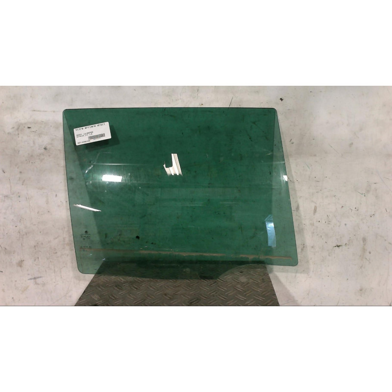 Vitre arriere droit SKODA OCTAVIA 3 Photo n°1