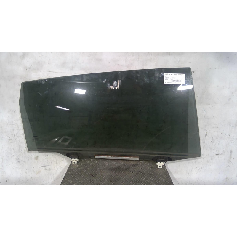 Vitre arriere droit TOYOTA COROLLA VERSO 2 Photo n°1