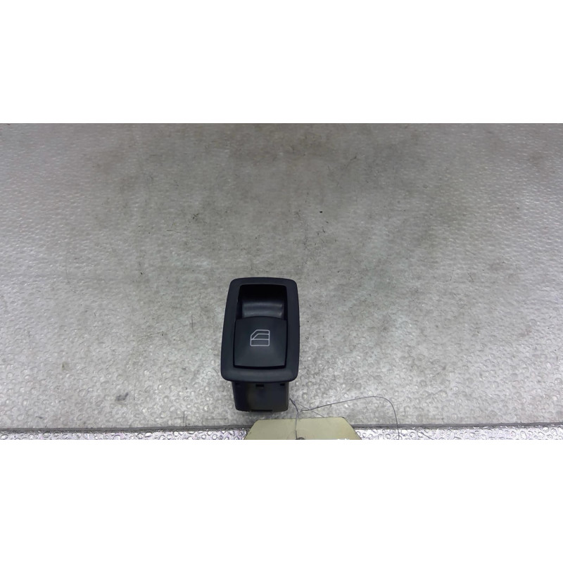 Interrupteur de leve vitre arriere droit MERCEDES CLASSE B 245 Photo n°1