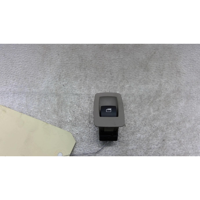 Interrupteur de leve vitre arriere droit BMW SERIE 1 E87 Photo n°1