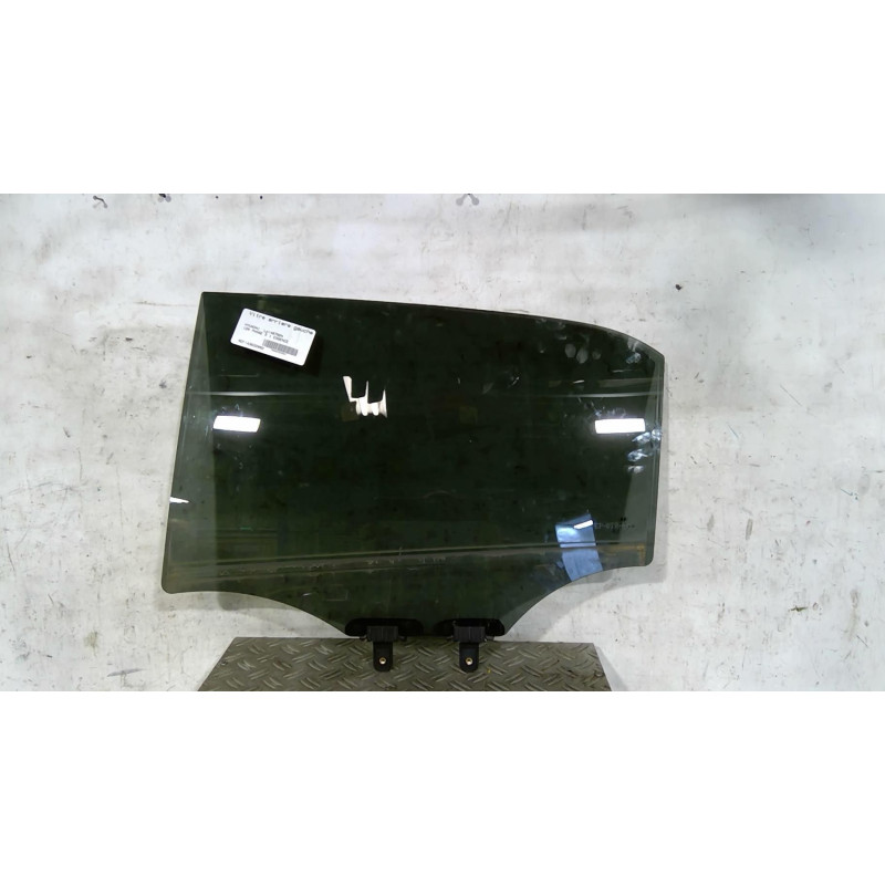 Vitre arriere gauche HYUNDAI I 20 2 Photo n°1
