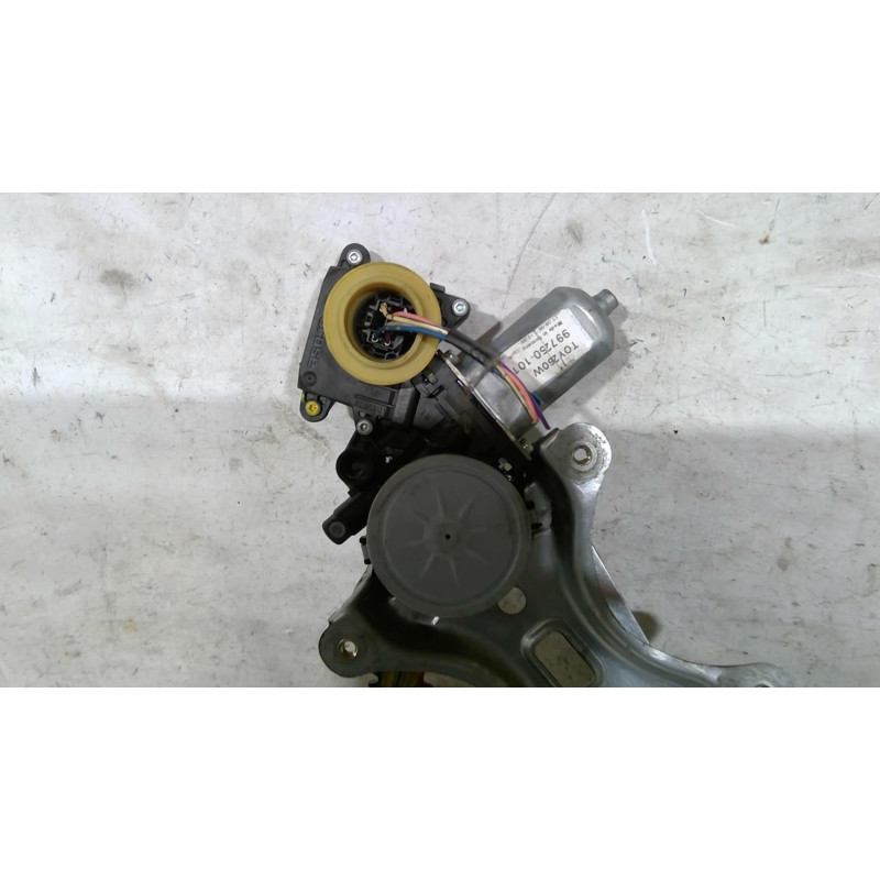 Leve vitre electrique avant droit TOYOTA COROLLA VERSO 2 Photo n°1