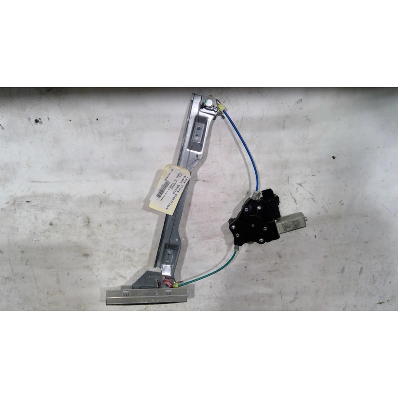 Leve vitre electrique avant gauche OPEL CORSA D Photo n°1