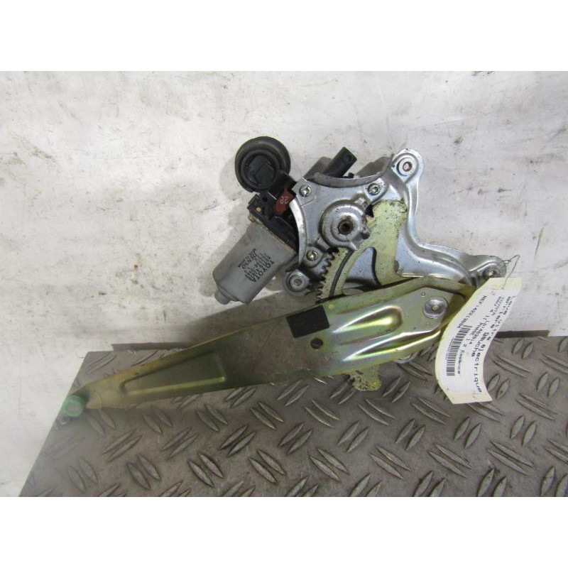 Leve vitre electrique arriere gauche TOYOTA RAV4 2 Photo n°1