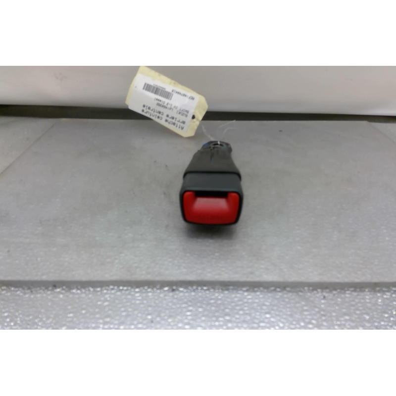Attache ceinture arriere centrale SUZUKI SWIFT 4 Photo n°1