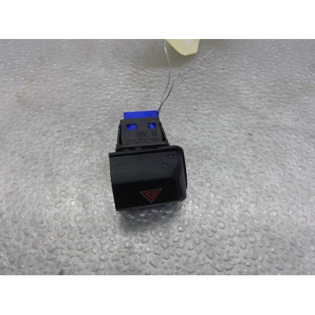 Bouton de warning PEUGEOT 208 1
