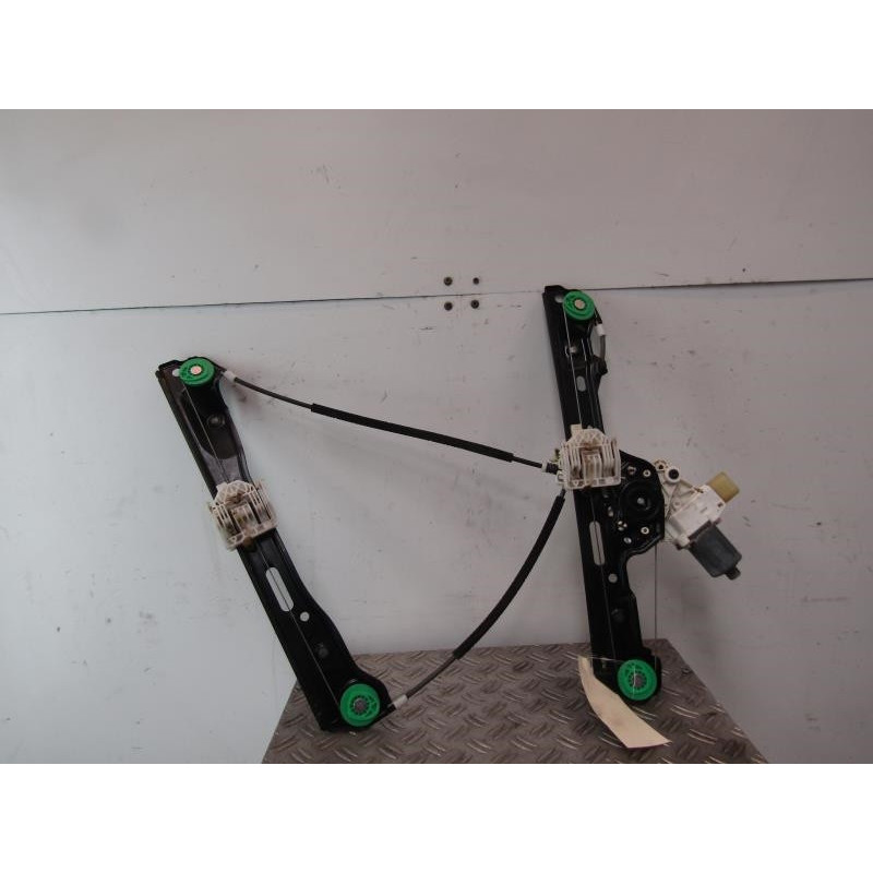 Leve vitre electrique avant droit BMW SERIE 1 E87 Photo n°1