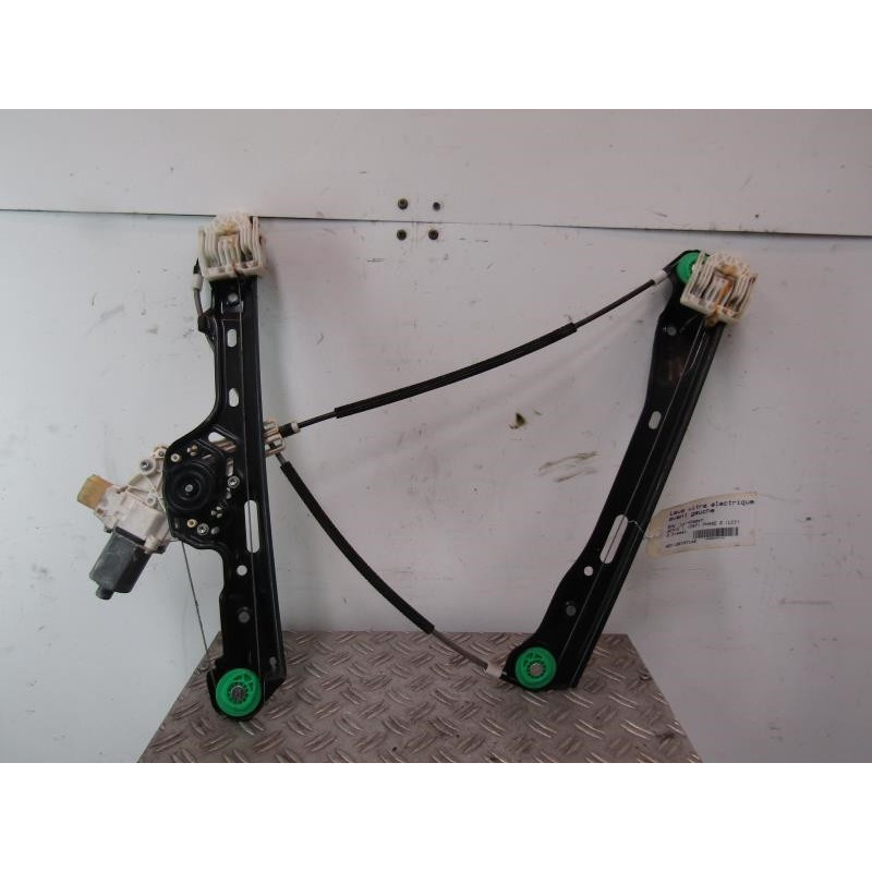 Leve vitre electrique avant gauche BMW SERIE 1 E87 Photo n°1