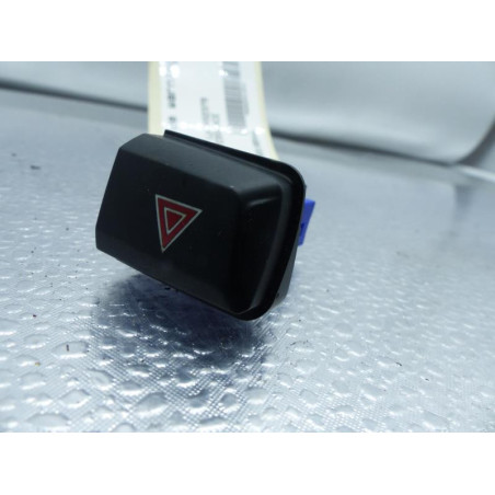 Bouton de warning PEUGEOT 208 1