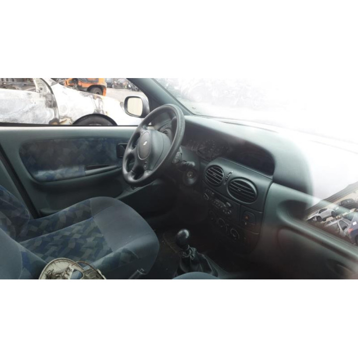 Compresseur clim RENAULT MEGANE 1 Photo n°12