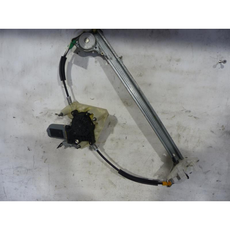 Leve vitre electrique arriere droit PEUGEOT 406 Photo n°1