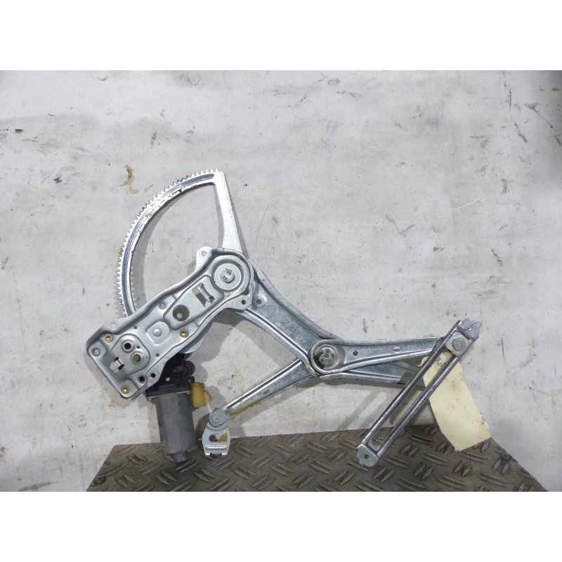 Leve vitre electrique avant droit MERCEDES CLASSE M 163 Photo n°1