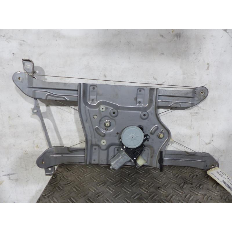 Leve vitre electrique avant droit MITSUBISHI GRANDIS Photo n°1