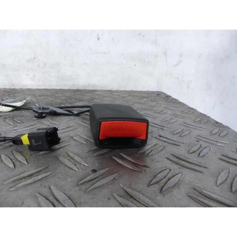Attache ceinture arriere gauche CITROEN C4 PICASSO 1 Photo n°1