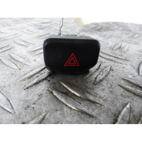 Bouton de warning AUDI A4 3
