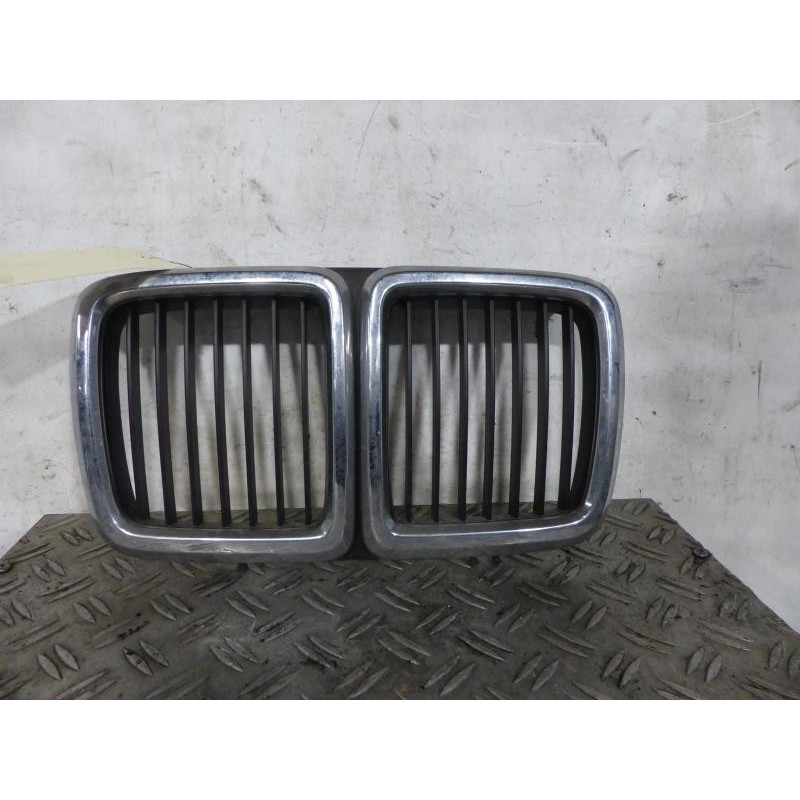 Calandre BMW SERIE 7 E32 Photo n°1