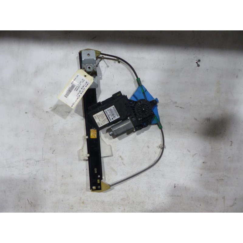 Leve vitre electrique arriere droit AUDI A4 2 Photo n°1