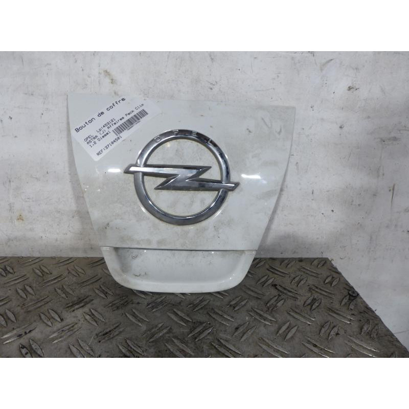 Bouton de coffre OPEL ASTRA J Photo n°1