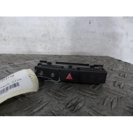 Bouton de warning OPEL ASTRA J