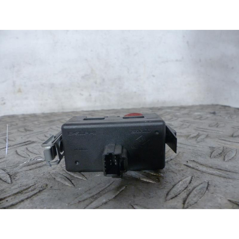 Bouton de warning RENAULT CLIO 3 Photo n°1