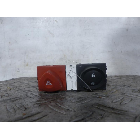 Bouton de warning RENAULT MEGANE 2