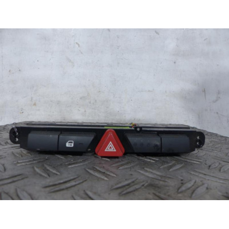 Bouton de warning KIA CEE-D 1