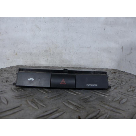 Bouton de warning TOYOTA COROLLA VERSO 2