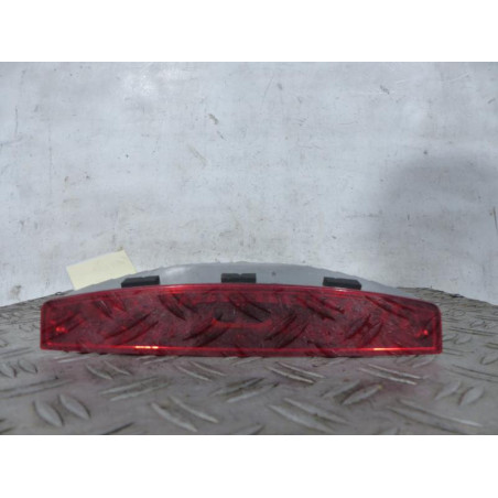 Feu arriere stop central KIA RIO 2