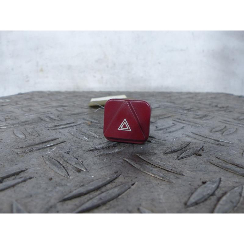 Bouton de warning PEUGEOT 407 Photo n°1