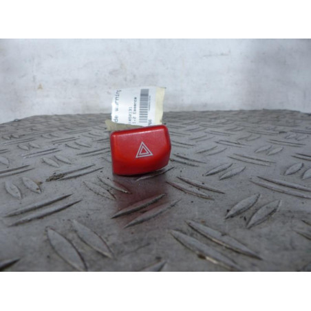 Bouton de warning NISSAN MICRA 3