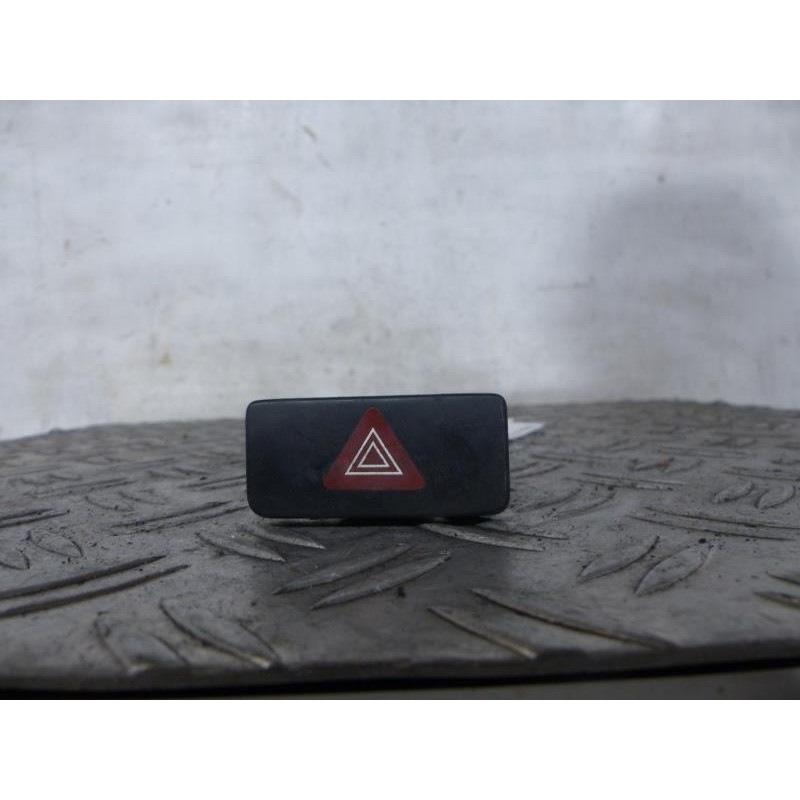 Bouton de warning SUZUKI ALTO 3 Photo n°1