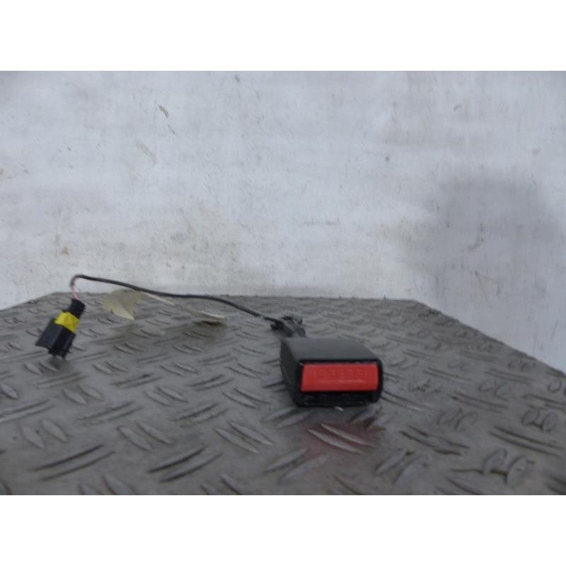 Attache ceinture arriere gauche CITROEN C6 Photo n°1