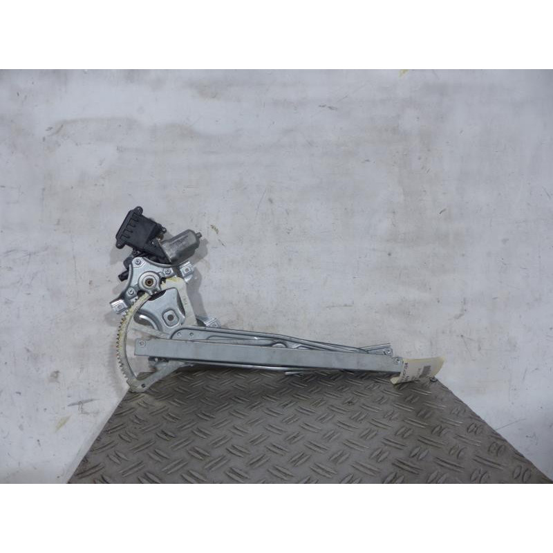 Leve vitre electrique avant gauche TOYOTA YARIS 2 Photo n°1