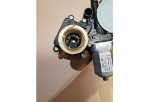 Leve vitre electrique avant gauche TOYOTA YARIS 2 Photo n°6